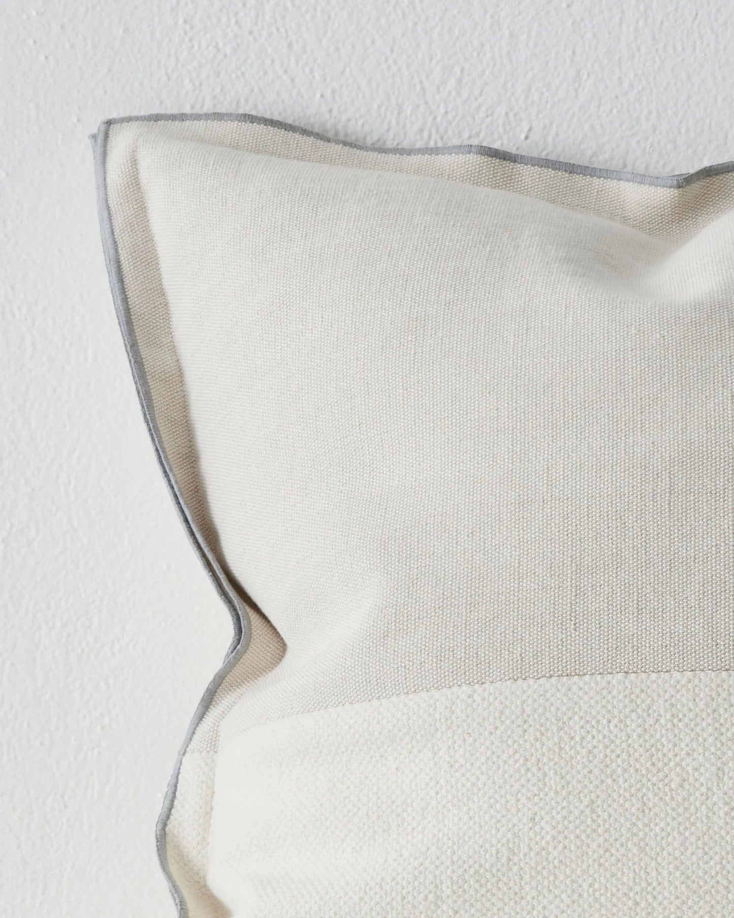 Riccardo glacier cushion