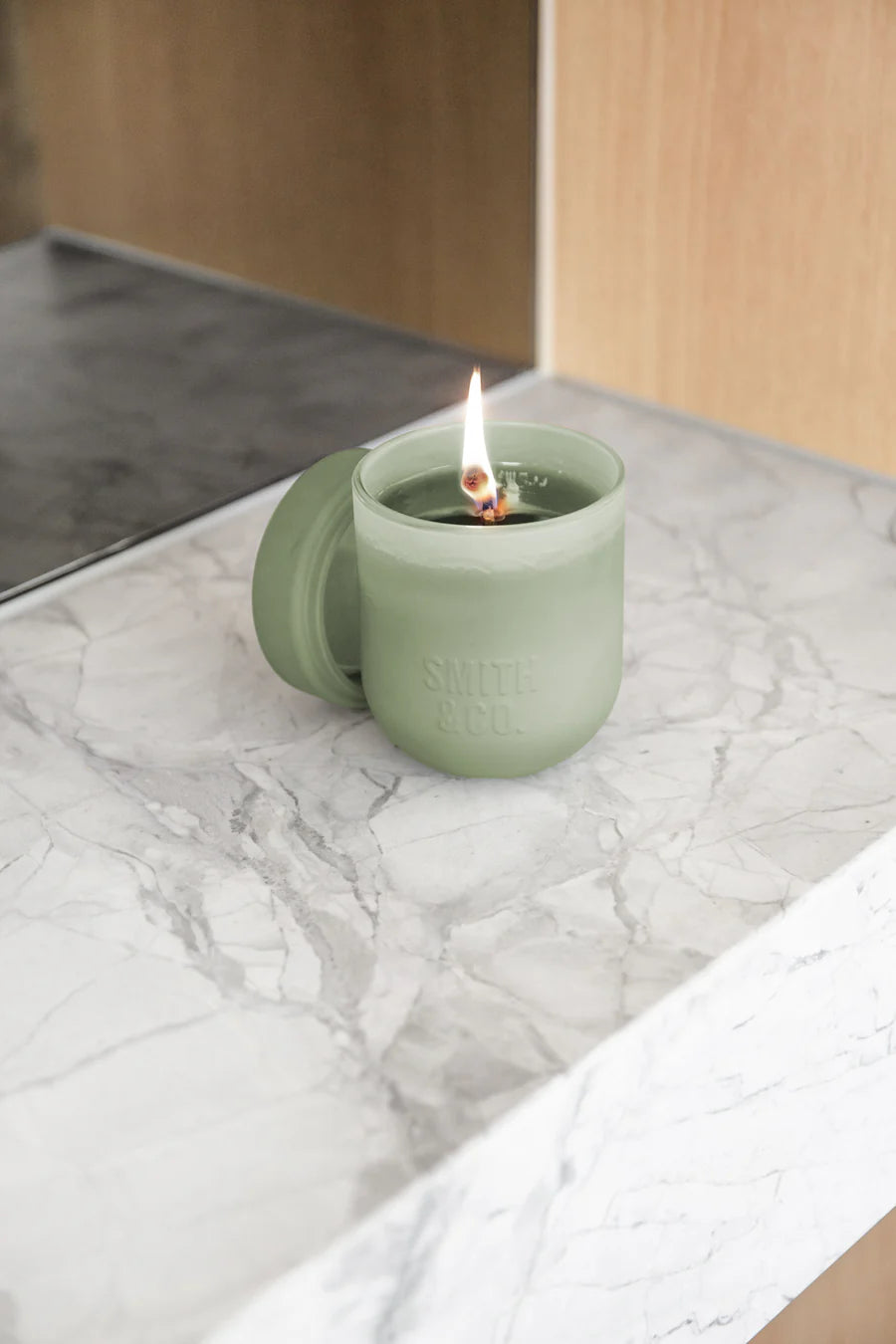 Smith & Co. Candle 250g - Amber & Freesia
