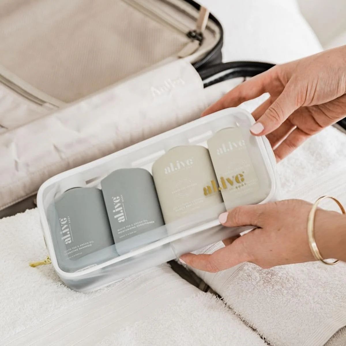 Hair & body travel pack