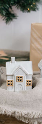 Lucia House - 10cm x 7cm