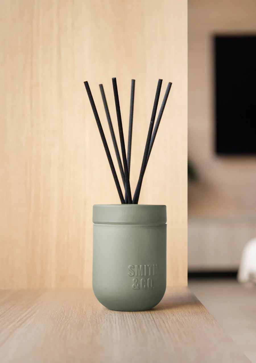 Smith & Co. Diffuser 200ml - Amber & Freesia