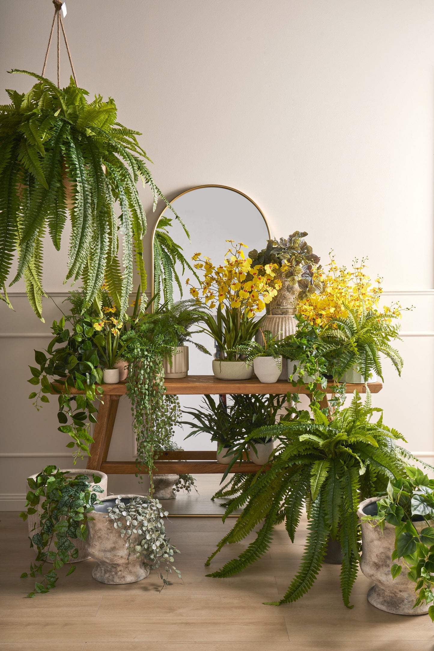 ROGUE LILLE FOOTED PLANTER MEDIUM